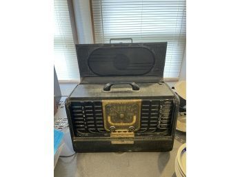 Antique Zenith Trans Oceanic Radio