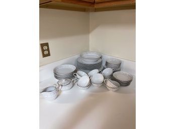 Wentworth Fairlawn 8603 China Set For 8 With Extras