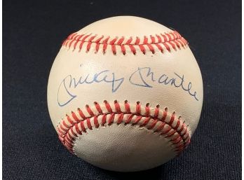 Signed Mickey Mantle , Ron Guidry, Harmon Killebrew, Catfish Hunter, Bill Skowron Baseball With Display Case