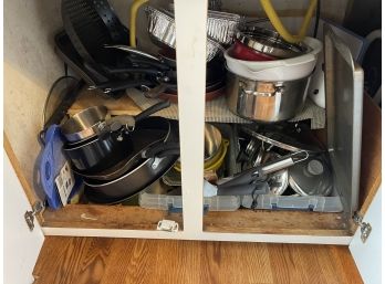 Large Lot Pots & Pans, Baking Sheets