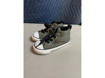 Converse Sneakers Size 6