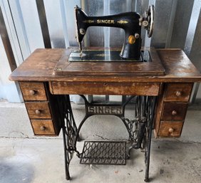 Vintage Singer Sewing Machine In Cabinet