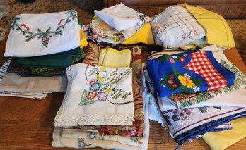 Vintage Table Cloths, Runners, & Napkins