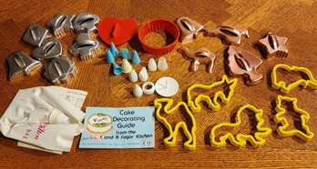 Vtg Cookie Cutters And Decorative Tips