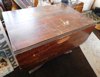 Duncan Phyfe 3 Leaf Table (Needs To Be Refinished)