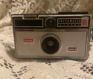 Vintage Kodak Camera (untested).