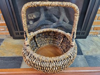 Wicker/wood Basket