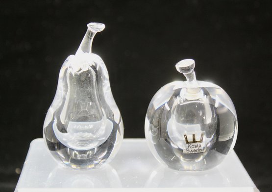 KOSTA BODA HANDBLOWN SCULPTURES - MADE IN SWEDEN - PEAR 91856 & APPLE 91855 (NEW) - LOT OF 2 - ITEM #065
