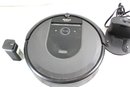 ROBOT ROOMBA SERIES I - ROBOT VACUUM - OWNER'S GUIDE & CHARGER INCLUDED - WORKS - ITEM#561 LVRM