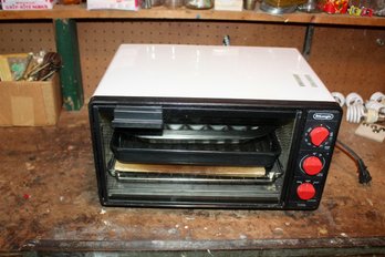 DELONGHI WHITE TOASTER OVEN WITH ACCESSORIES - MADE IN ITALY - ITEM#72 BSMT