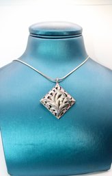 VALE STERLING SILVER NECKLACE W / CHARM - ITEM#233 BOX