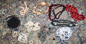 VINTAGE MIXED LOT OF NECKLACES - BEAUTIFUL DESIGNS - ITEM#253 BOX