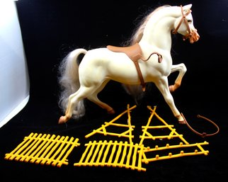 VINTAGE TAWNY BARBIE HORSE - CORAL - ACCESSORIES - HORSESHOES (3) - ITEM#470 RM1