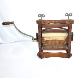 ANTIQUE CLOTHES RINGER - WORKS - GREAT CONDITION - ITEM#530 RM1