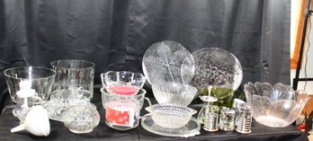 MIXED GLASS LOT - POPCORN POPPER - SERVING TRAYS - BOWLS - CUPS - AND MORE - ITEM#686 RM1