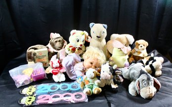MIXED LOT OF VINTAGE AND MODERN TOYS - BEARS - GORILLAS - AND MORE - ITEM#723 LVRM
