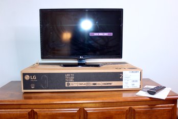 LG 24' LED TV WITH ORIGINAL BOX - MODEL 24LF454B - WITH MANUAL AND REMOTE - ITEM#26 RM4
