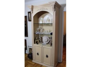 BEAUTIFUL SHELF CABINET - CROWN MOLDING - FLOWER KNOBS! - Good Condition - Item #04