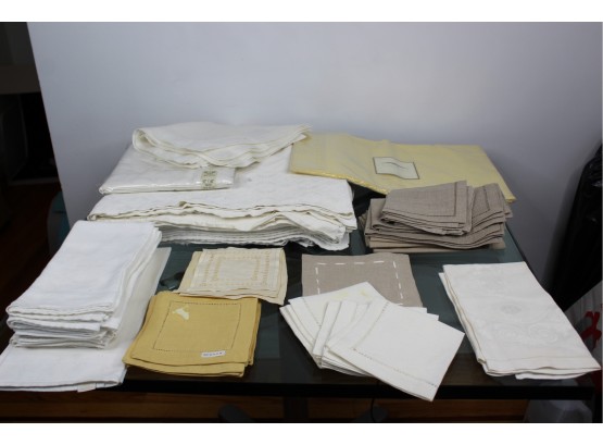 Mixed Lot Of Vintage Linens - Matelasse Bedcovers, Sferra, Hemstitch Nappe Collection, Domain, Tahari Home & MORE! Good Condition - Item #30