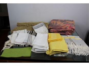 Mixed Lot Of Kitchen / Bathroom Towels, Linens & MORE! Good Condition - Item #29