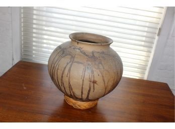 South American Art Vase!! - Good Condition - Item #33