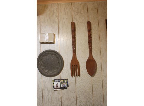 Vintage Wall Fork & Spoon & Wall Plate!! Good Condition - Item #100