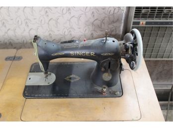 Vintage Singer Sewing Machine W/ Desk - WORKS!! Good Condition - Item #42