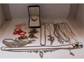 Vintage Lot Of Necklaces 17 Pieces Plus #113