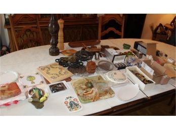 Mixed Lot Of Decorative Items & Kitchen Accesories! Item #149 LR