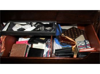 Mixed Lot Of Handbags, Wallets & Scarves! Item #95 BR2