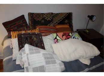 Mixed Lot Of Vintage Pillows & Blankets - UNIQUE STYLES!! - Item #108 BSMT