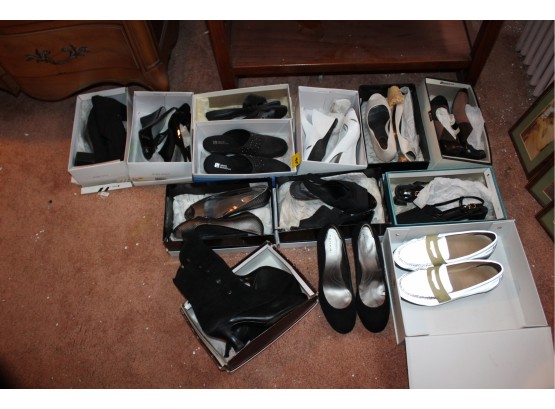 Lot Of 13 Pairs Of Women's Shoes - Sizes 6.5 To 8.5 - Good Condition!! - Item# 045