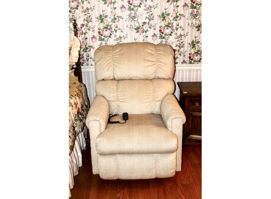 Luxury Lift Power Recliner - NEVER USED & WORKS - NEW CONDITION!! Item #25 BR3
