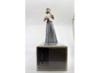 LLADRO No. 7644 'Innocence In Bloom' Girl Holding Flowers - NO CRACKS - RETIRED - BOX INCLUDED!! Item #290 LR
