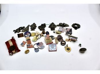 VINTAGE Mixed Lot Of Pins & Decorative Items - GREAT LOT!! Item #346 BOX