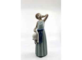LLADRO No. 5010 'Prissy Coiffure Girl With Straw Hat' - NO CRACKS - RETIRED!! Item #301 LR