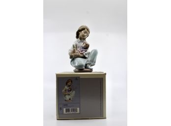 LLADRO No. 5990 - 'Thoughtful Caress' Girl Brushing Doll - NO CRACKS - RETIRED - BOX INCLUDED!! Item #286 LR