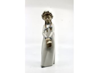 LLADRO NAO No. 597 'Baskets Of Sweets' - Girl Holding Basket Of Sweets - NO CRACKS - RETIRED!! Item #304 LR