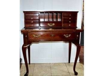 THOMASVILLE 20th Century Traditional Collectors Cherry Wood Ladies Desk  - PERFECT CONDITION!! Item#119 LVRM