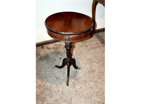 ANTIQUE Small Round Wood Table -W/ One Drawer! Item#20 LVRM