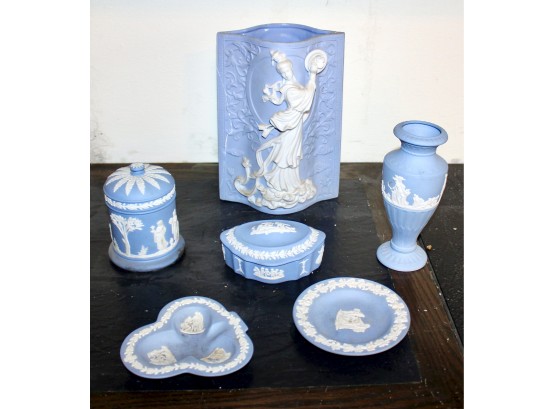 Mixed Lot Of 6 VINTAGE WEDGWOOD - Vase, Plates, Canister AND MORE!! Item#30 LVRM