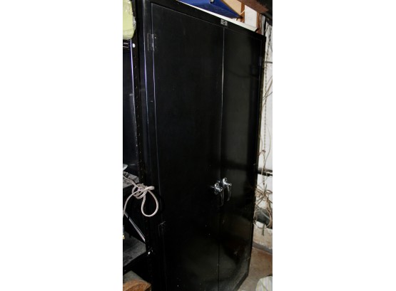 VINTAGE Black Metal Storage Cabinet! Item#156 BSMT