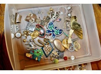 VINTAGE Mixed Lot Of Jewelry - Pins, Rings, Tie Clips & MORE! Item#108 LVRM