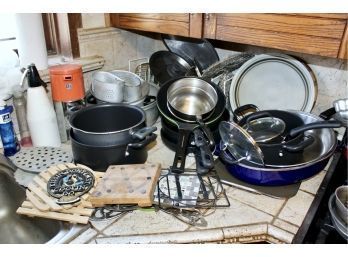 VINTAGE MIXED KITCHEN Lot - Trivets, Pots, Pans, Trays & MORE!! Item#85 KITCH