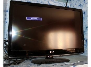 LG Flatscreen TV - Model #26LS3500 - POWERS ON!! Item#123 RM2