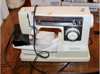 VINTAGE SINGER 6136 Free Arm Zig Zag Sewing Machine - WORKS! Item#158 LVRM