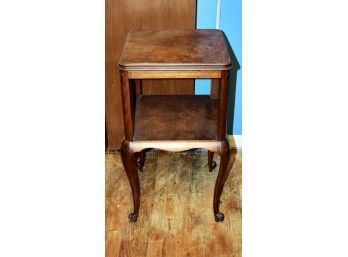 VINTAGE Wooden End Table - GREAT FOR ANY SMALL SPACE! Item#42 LVRM
