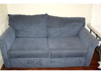 VINTAGE PULL OUT COUCH - GREAT FOR ANY SPACE! Item#46 RM2