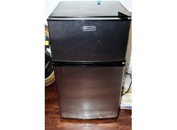 EMERSON Small Refrigerator - Freezer Equipped - Model #CR510BSSE / CR510VSE - WORKS! Item#48 RM2