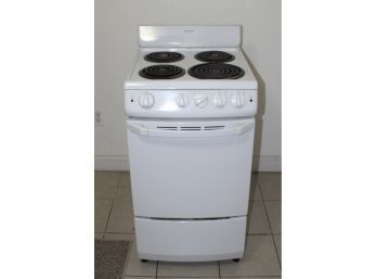 HOTPOINT WHITE ELECTRICAL STOVE - Apartment Size Stove - WORKS! Item#60 BSMT